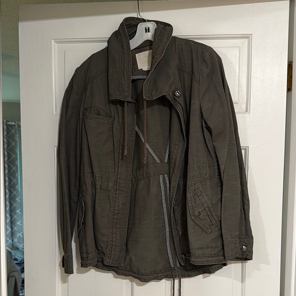 Green Jacket - Picture 2 of 6